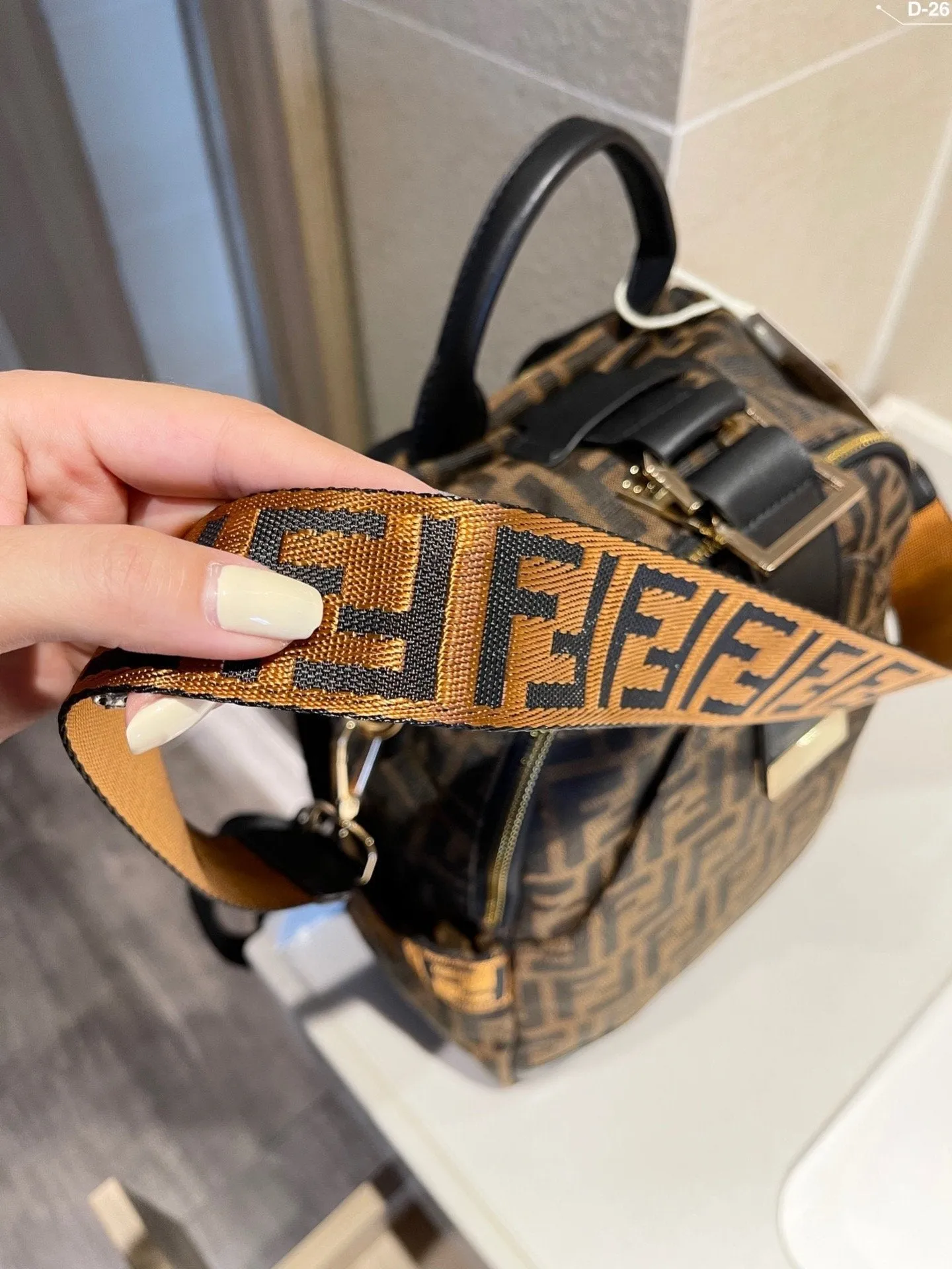EN   Designer bags by Fendi 225