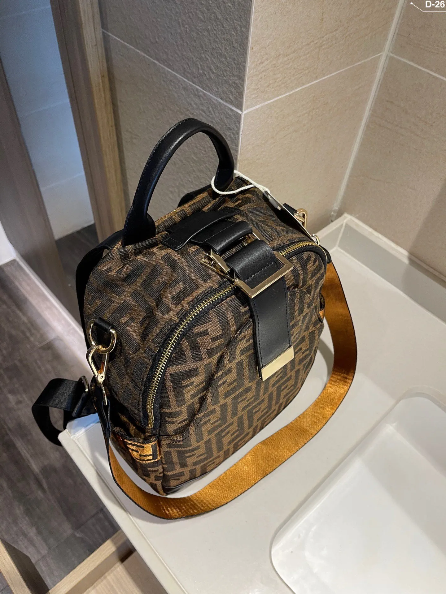 EN   Designer bags by Fendi 225